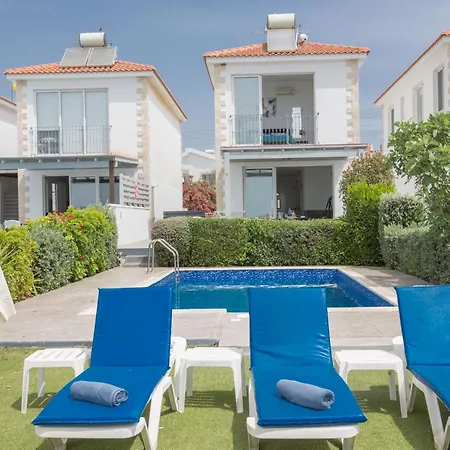 Moderne, Geraeumige Am Mit Pool Ayia Napa
