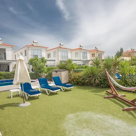 Case de vacanță Moderne, Geraeumige Am Mit Pool Ayia Napa
