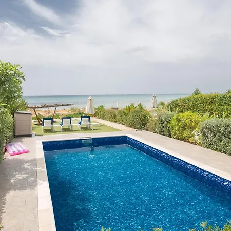 Case de vacanță Moderne, Geraeumige Am Mit Pool *