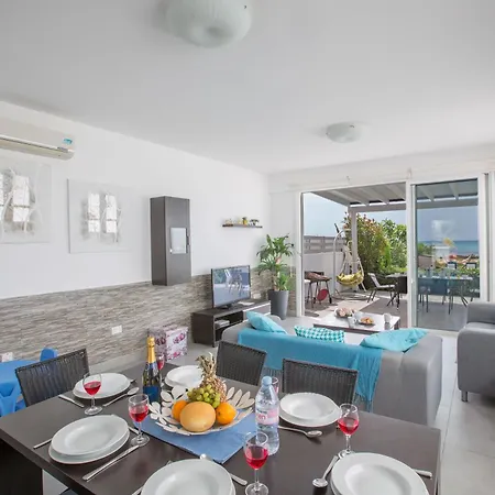 Case de vacanță Moderne, Geraeumige Am Mit Pool Ayia Napa